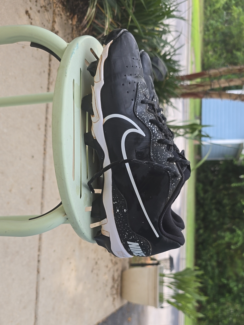 Nike Black White Men’s Athletic Cleats